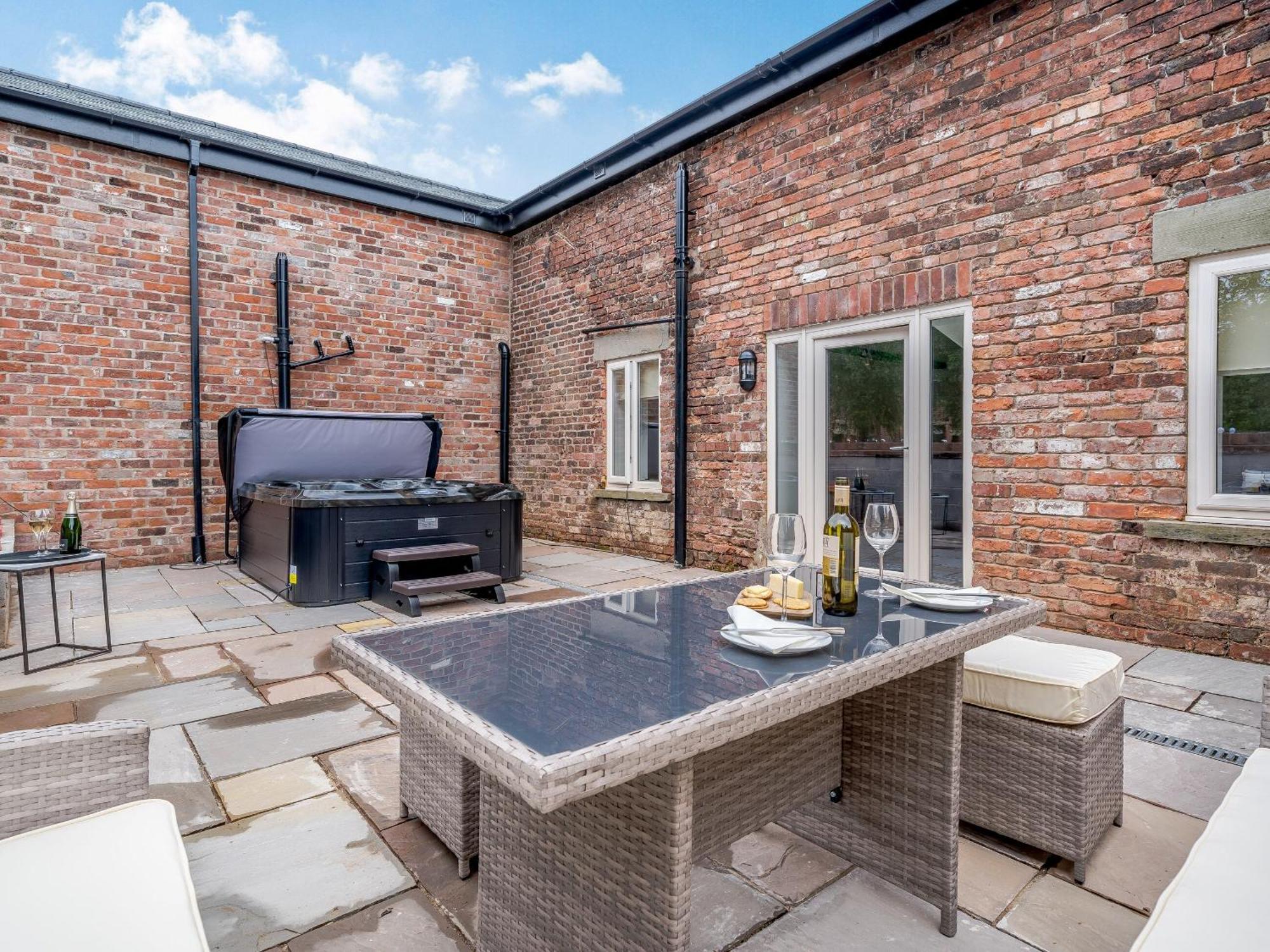 Holiday home Two - Uk37743 Lytham St Annes